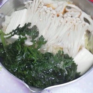 土鍋で作ろ❤豆腐と茎ワカメとエリンギの和風生姜鍋❤